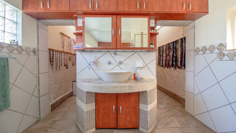 6 Bedroom Property for Sale in Van Ryneveld Western Cape